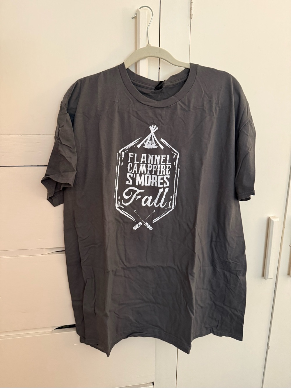 Gray 'Flannel Campfire S'mores Fall' Graphic Men's T‑Shirt